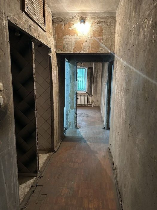 3/1/5. Сергели 4. Квартира 78 м². Дом вдоль дороги, можно под бизнес