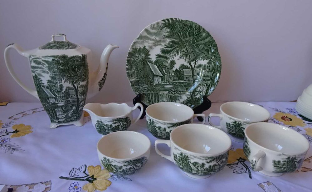 Чинии , чаши, чайник  Johnson Brothers.1930 - 1960-те години.