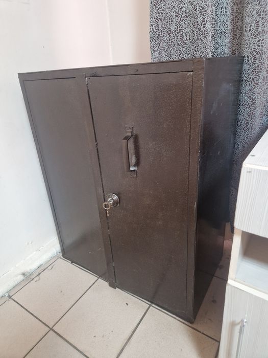 Продам сейф. Толщина 3мм