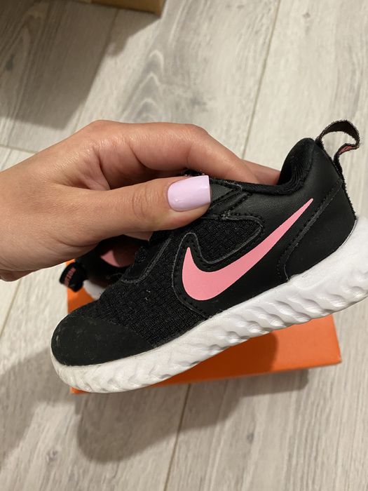 Кроссовки для девочки