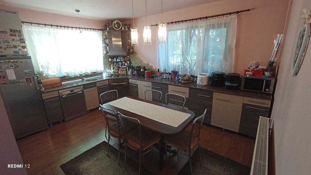 Casă familială cu 4 dormitoare, 150 mp, teren de 1800 mp Paleu