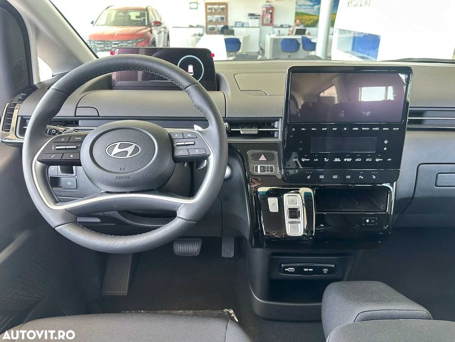 Închiriez Hyundai Staria microbuz 8+1 VAN