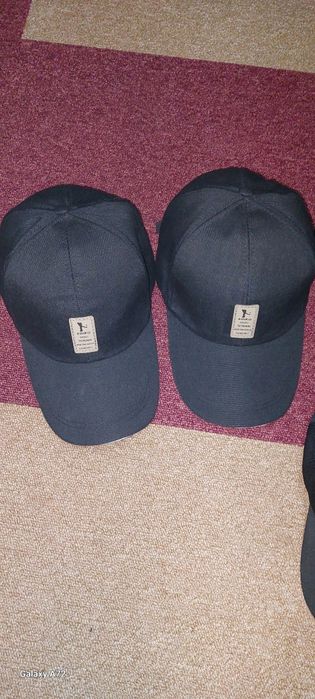 Șepci  unisex negre reglabile