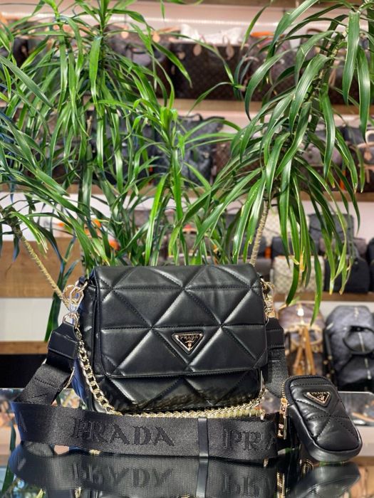 Geanta Prada noua !!! Dimensiuni 24/20 !!!