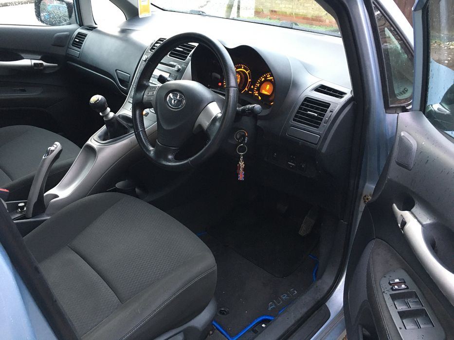 Тойота Аурис На части