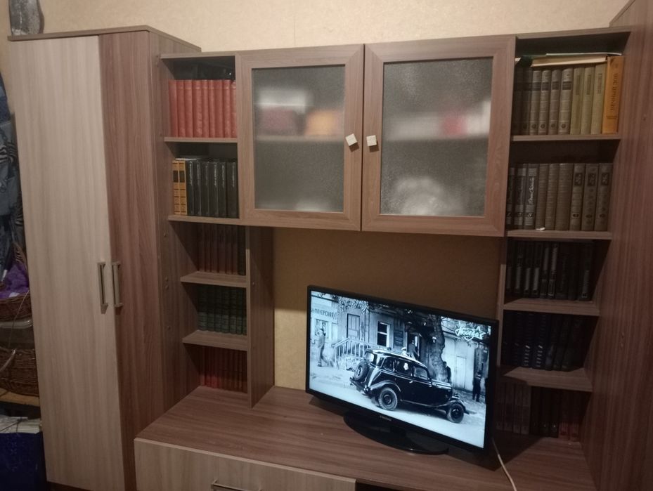 Стенка 270х190 см