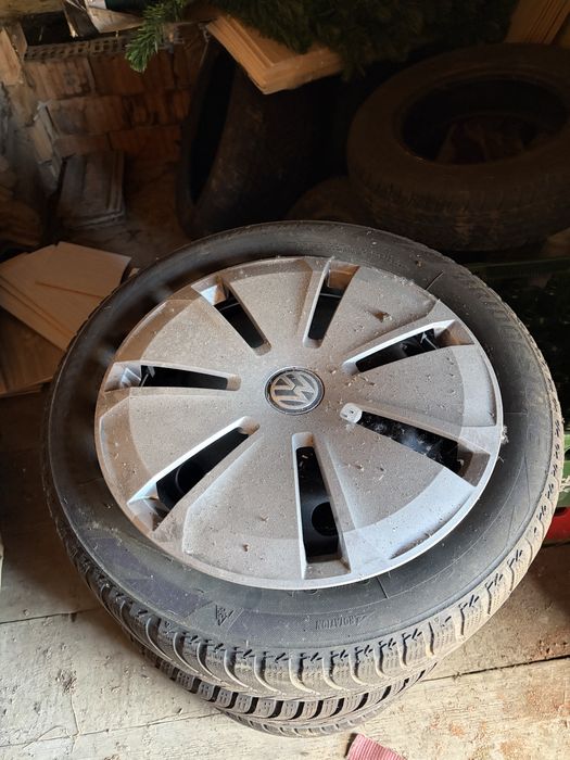 Jante cu cauciucuri iarna si capace VW originale Passat