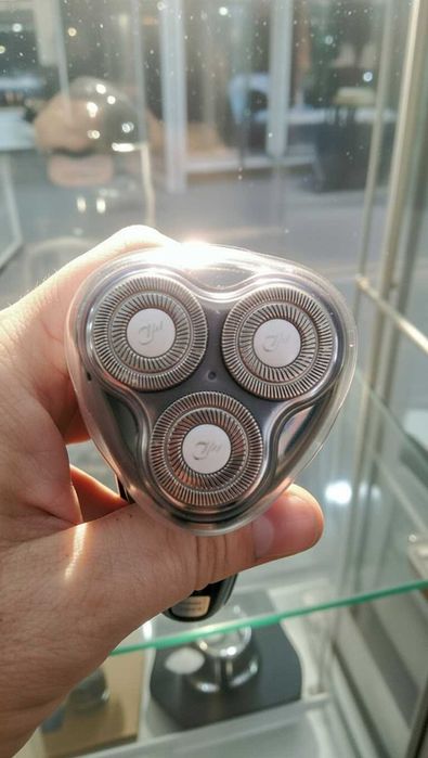 Электробритва МИГ 3125АС .