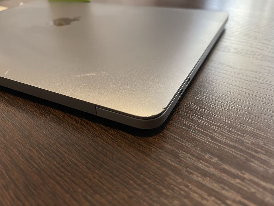Macbook Pro A2159 ecran defect Iasi • OLX.ro