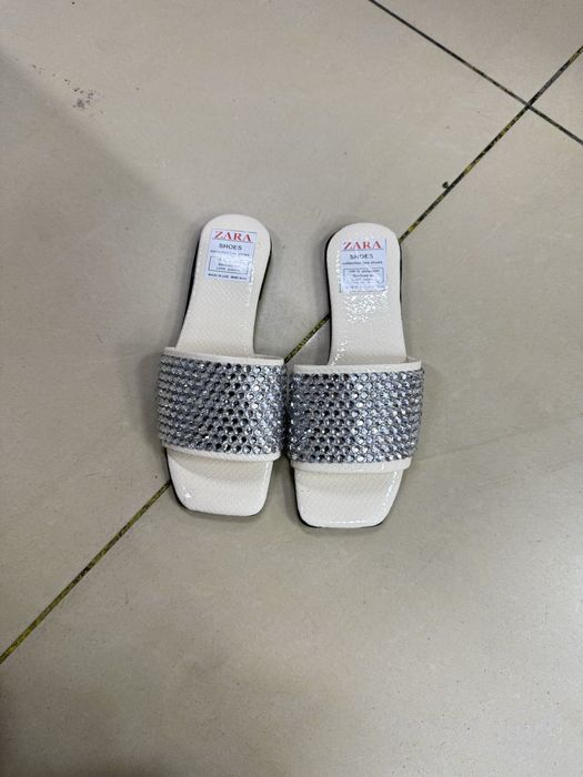 Ойок кийим сотилади йенги тошлари токилмиди