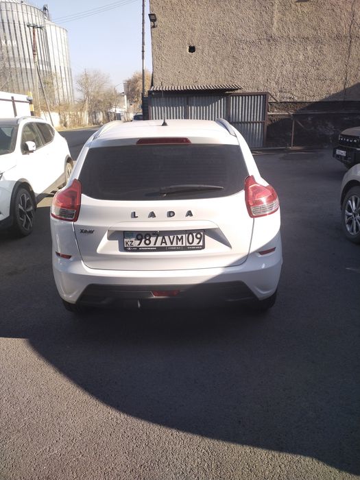 Автомобиль Лада икс рей