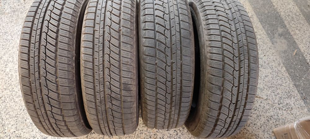 Гуми четери броя зимни за автомобил  175/70R/14