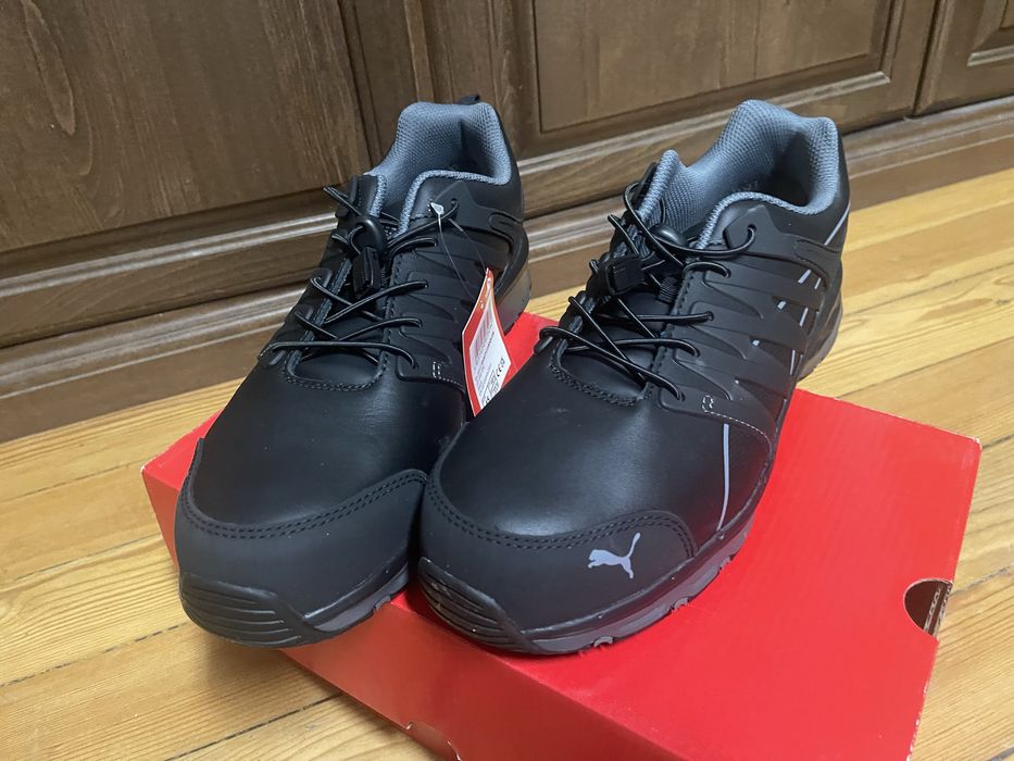 Продавам работни обувки