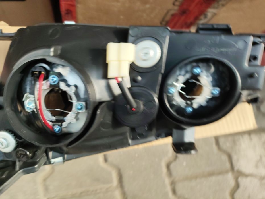 Авенсис фара доресталинг