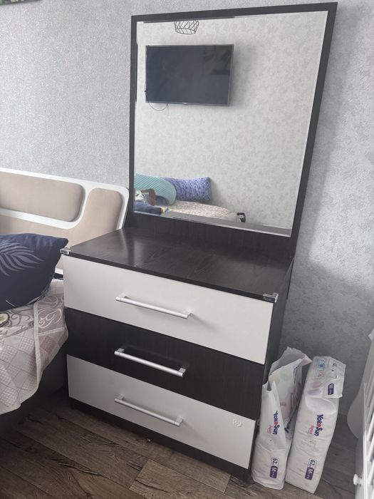 Продам спальный гарнитур