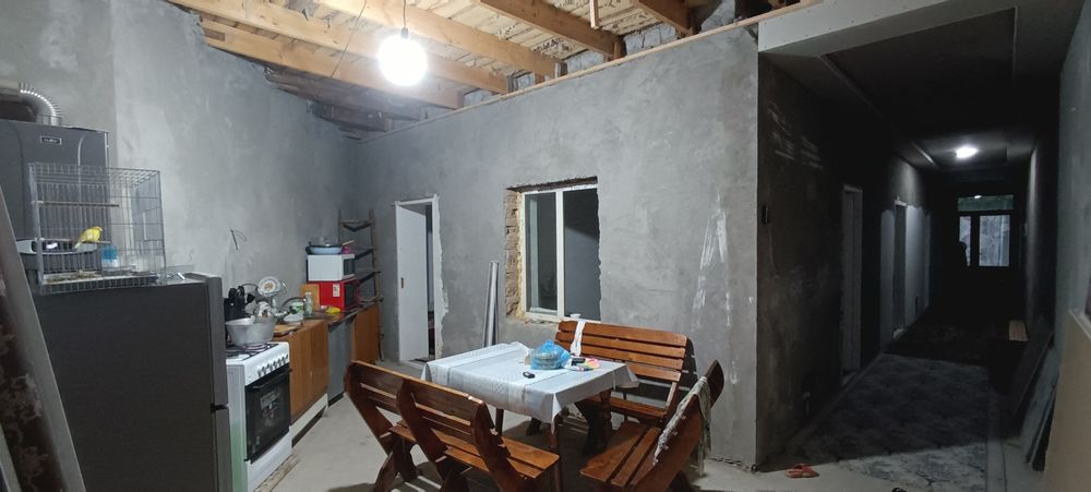 Uy sotiladi 52000
