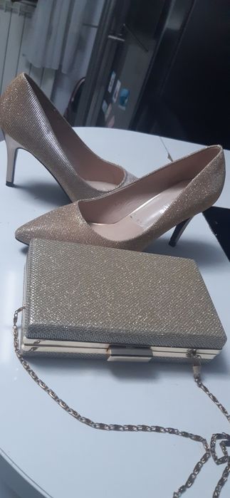 Vand set pantofi si poseta