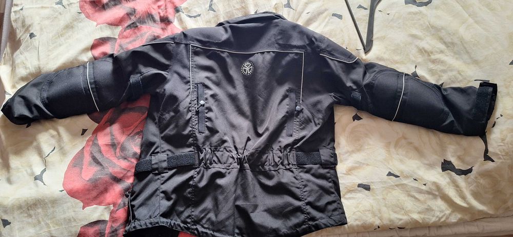 Текстилно мото яке със протектори