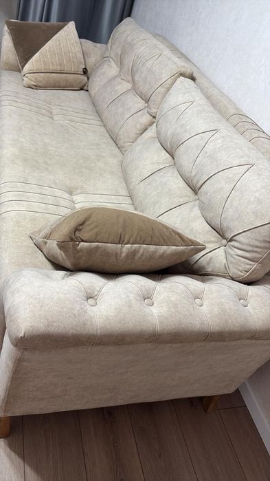 Продам диван трехместный