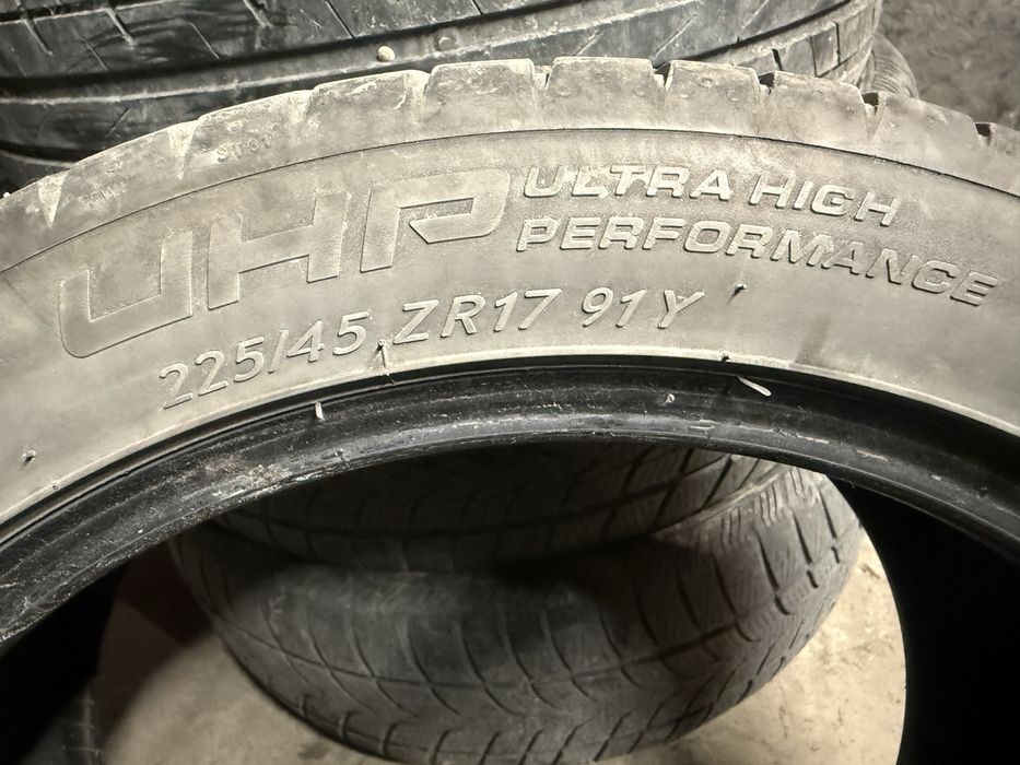 Taurus 225/45/17