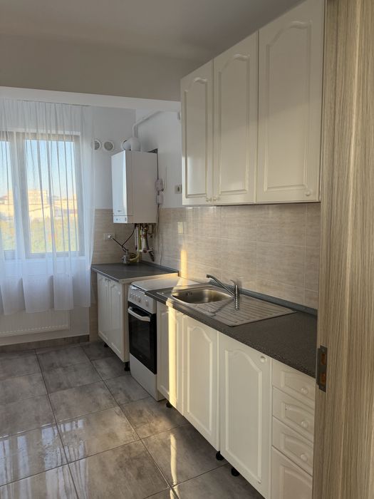 Inchiriez apartament