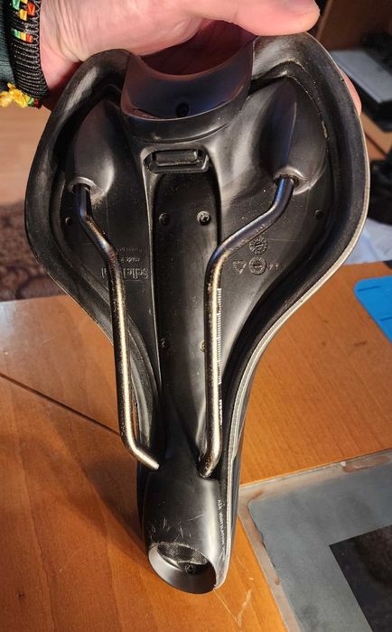 Велосипедна седалка с прорез за вентилация – удобна за топло време