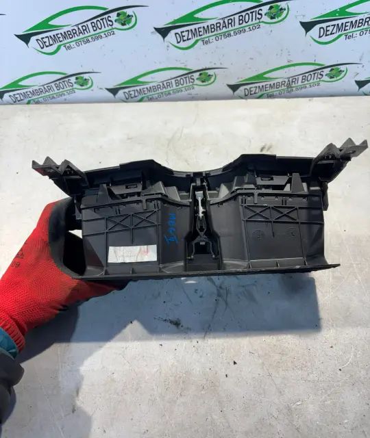 Grila ventilatie bord centru Renault Megane 2003 1.9 dCi MT (120 hp)