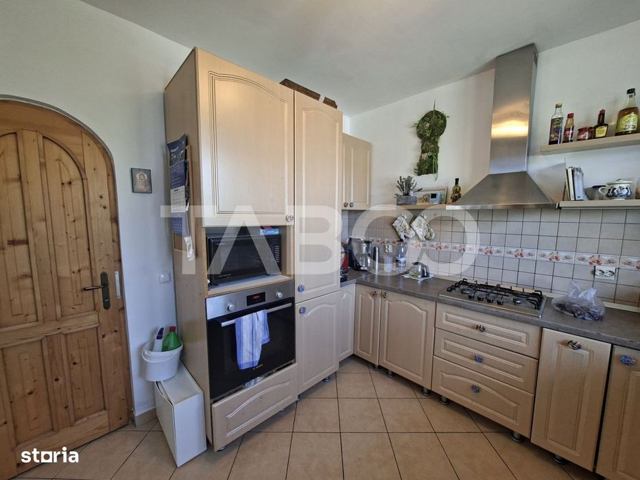 Casa individuala de vanzare - Sura Mica- 4 camere si 490 mp teren