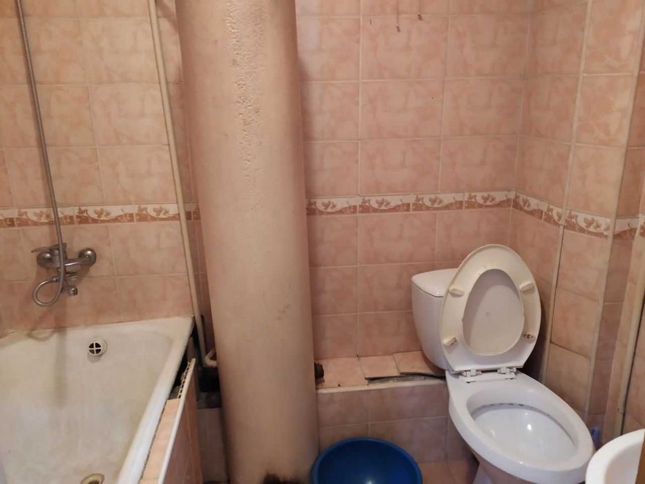 Ижарага уй 1-микр конечка бозорчаси олдида Фуркат больница рупараси