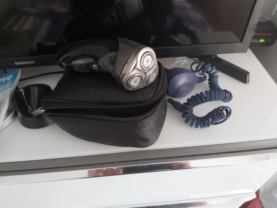 Електрическа самобръсначка Philips Aquagenic Sensotec 8000 series