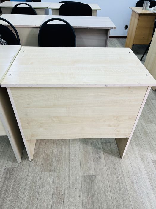 Продам стол офисный