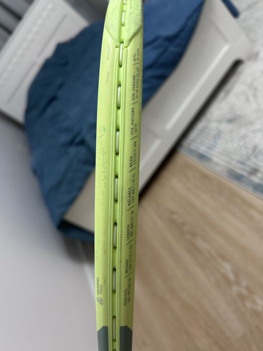 Теннисная ракетка