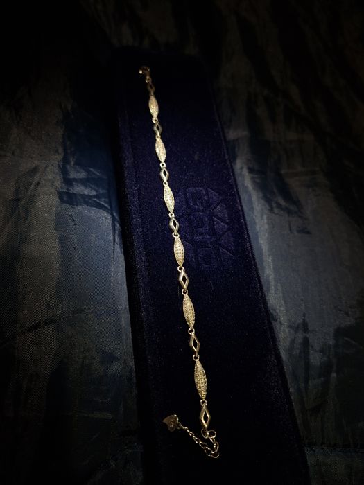 Прекрасна Сребърна Гривна