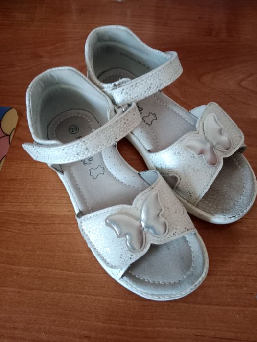 Сандалии на девочку