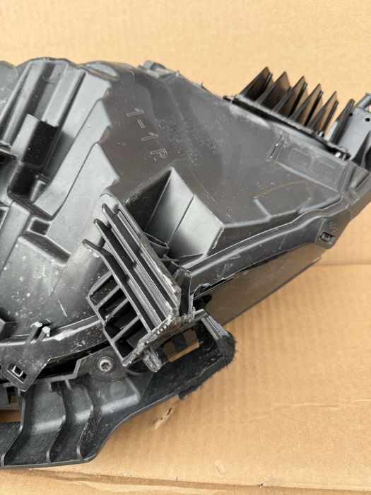 Фар Tesla Model 3 Highline - 2024