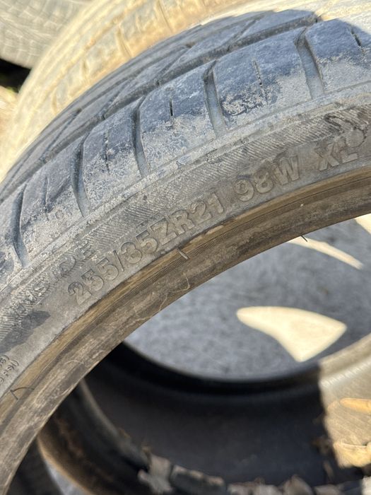 255 35R21 в хорошем состояние