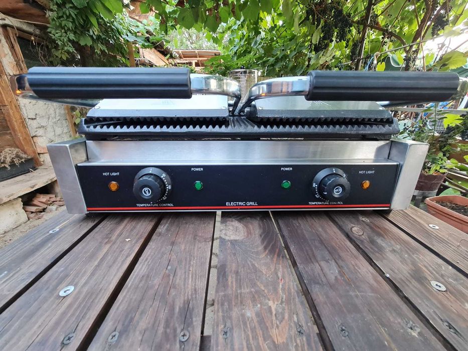 Contact grill dublu profesional Kpro