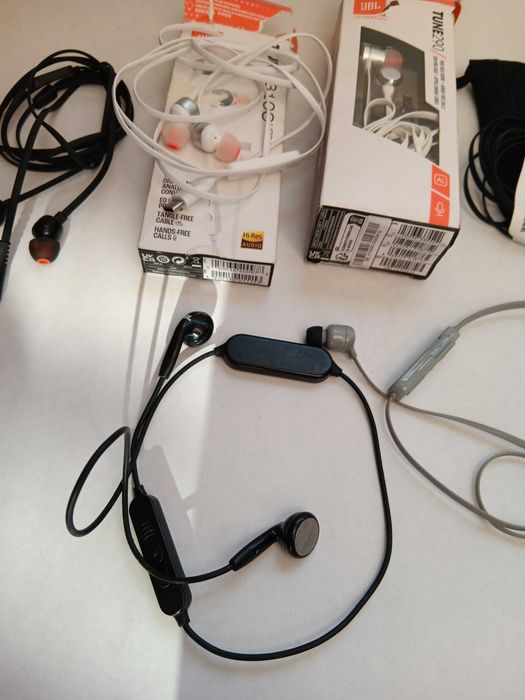Casti cu fir JBL, casti wireless , albe,negre, gri,perfect functionale