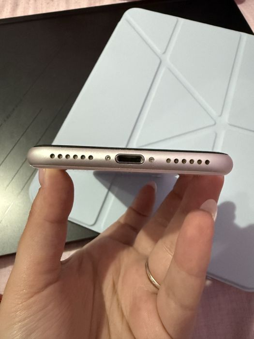 iPhone SE 2020 отлично състояние