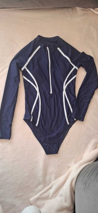 Costum de baie întreg nou