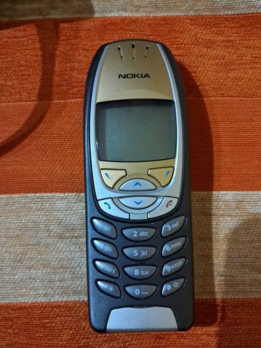 Ретро комплект за кола: Работеща Nokia 6310i + Автомобилен модул THB Bury