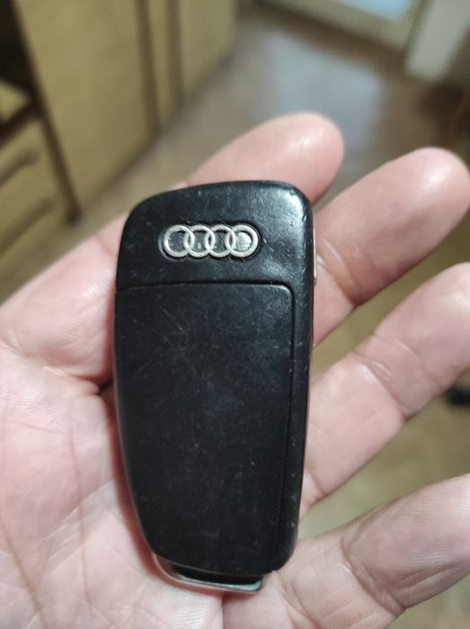 Продавам оригинален ключ за AUDI