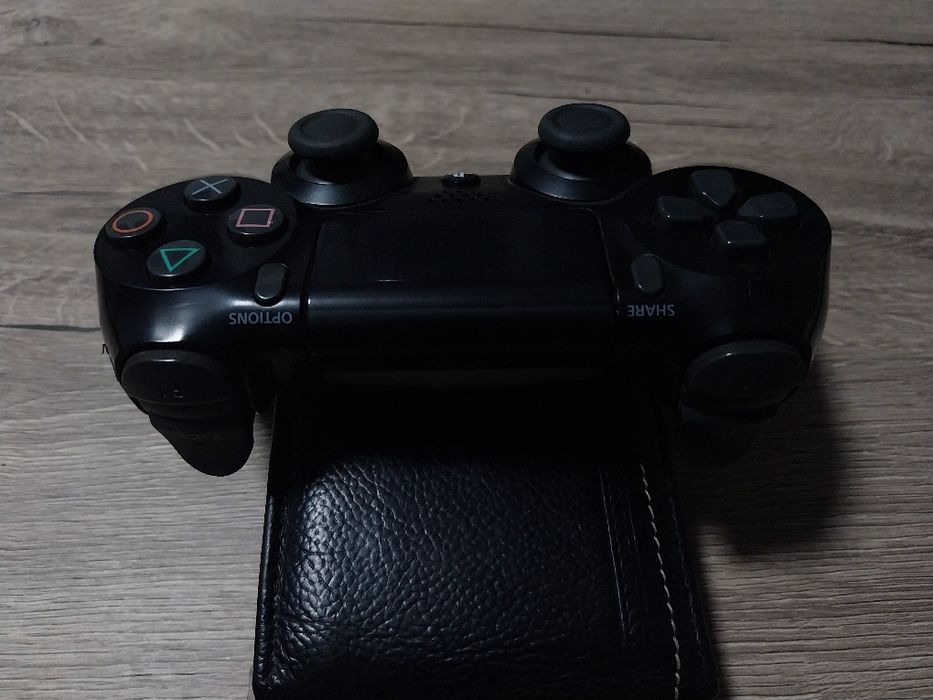 Ps4 slim 512GB с 3 игри!