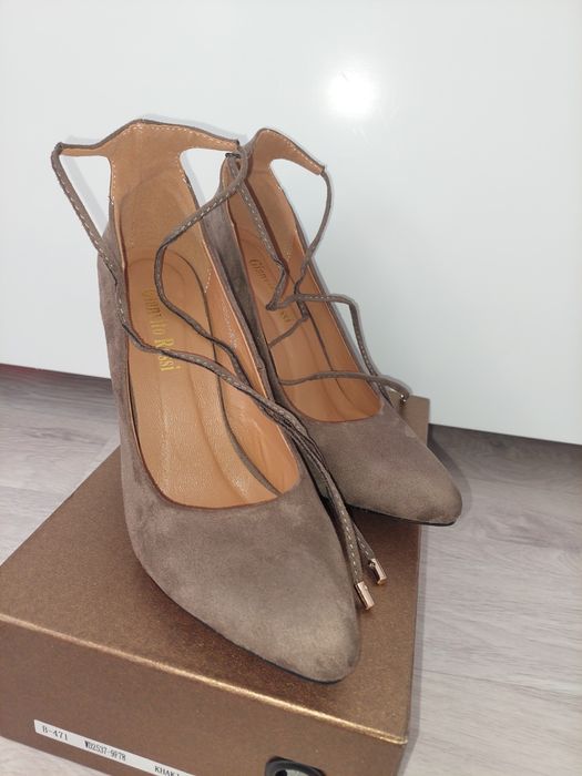 Продам туфли новые