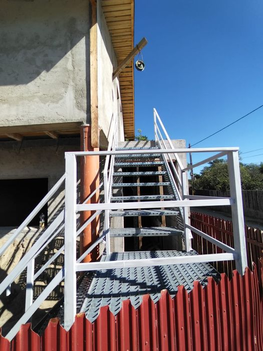 Vindem scări zincate 3