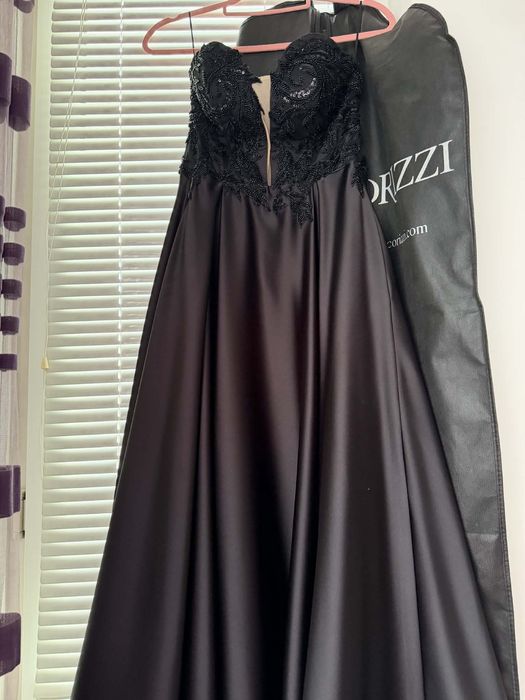 Продавам балната си рокля на пайети