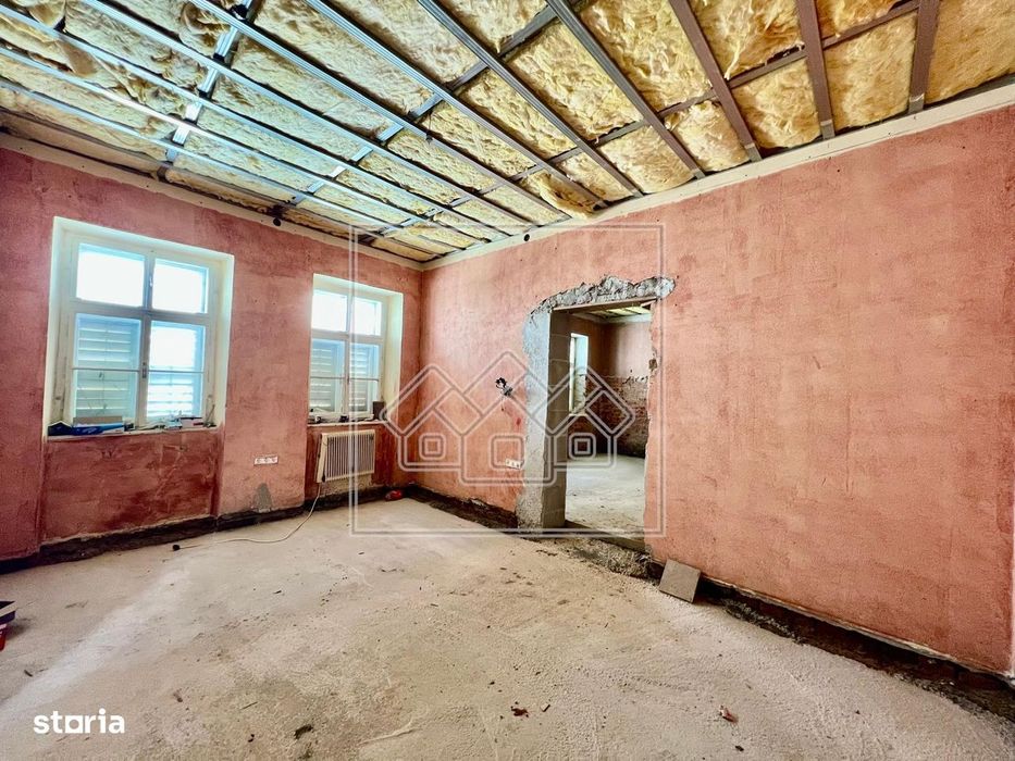 Casa de vanzare - 4 camere, 130 mp - Centrul Istoric
