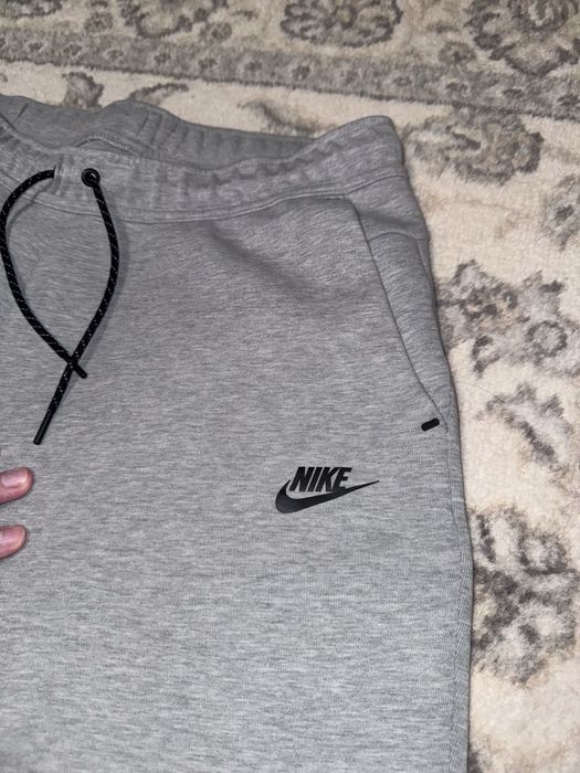 Pantaloni Nike tech Gri Scurti