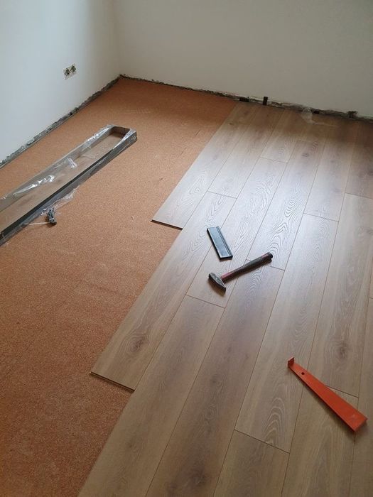 Tarket laminat ustanofka plintus bonus