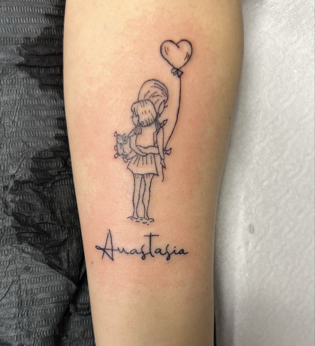 Tatuaje fine line, one line și glitter (tehnica sclipici)